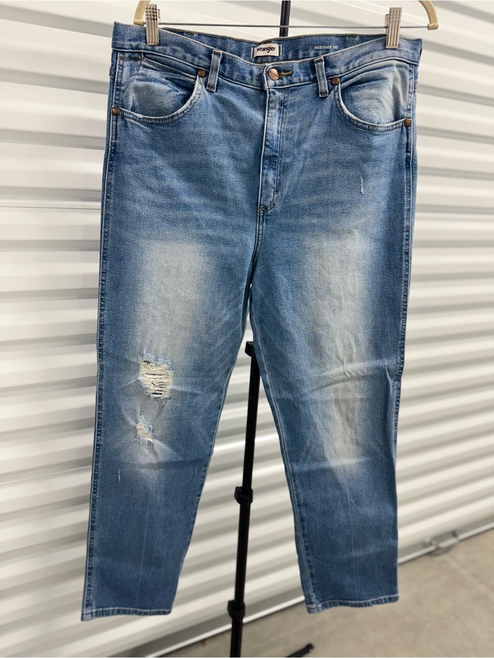 Wrangler Women’s Faded Blue Slim Straight Boyfriend Jeans with Knee Distress